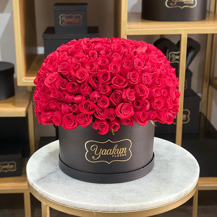 250 rosas rojas en caja redonda esfera caja negra