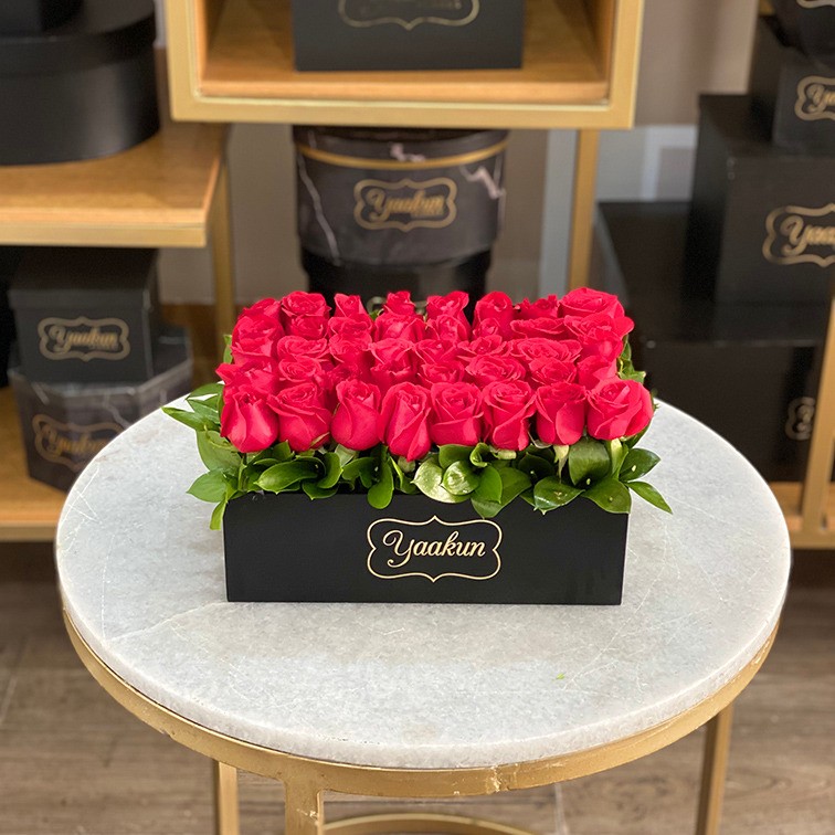 40 rosas rojas en caja mini yaakun amor