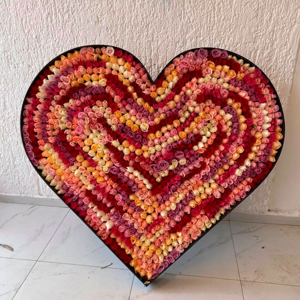 Corazón de 1000 rosas fiesta de colores