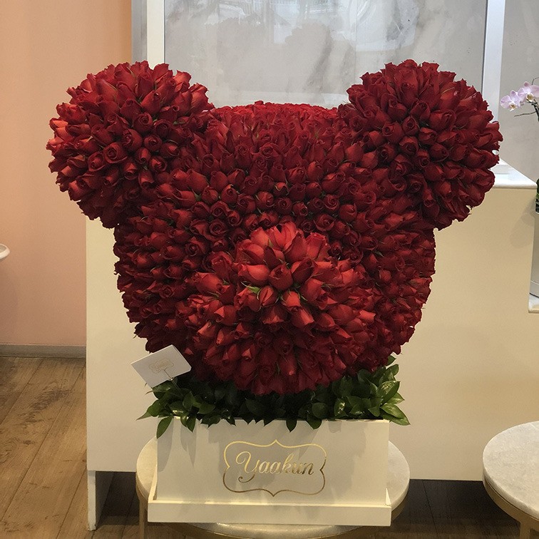 Escultura cabeza de mickey de 1000 rosas rojas