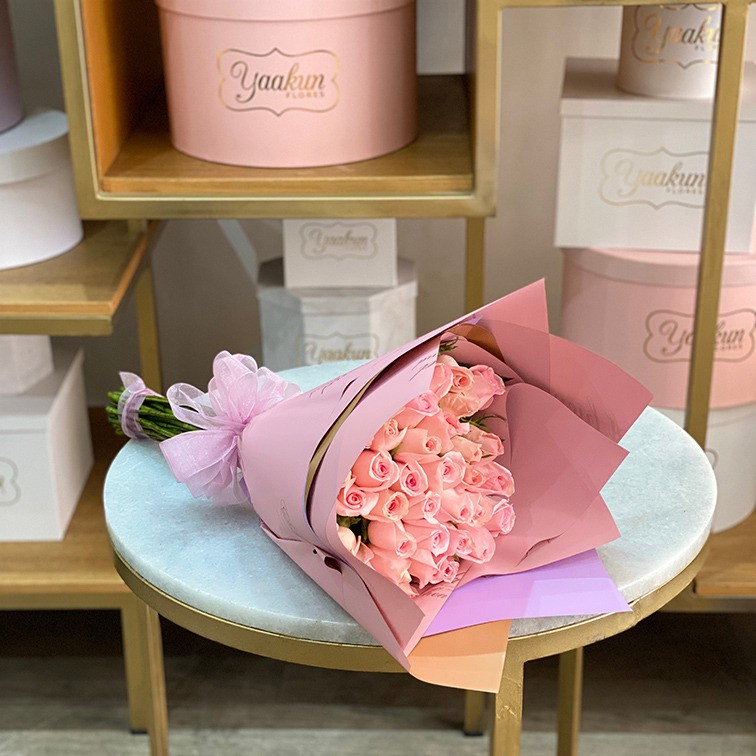 Ramo de 36 rosas hermosas con papel coreano