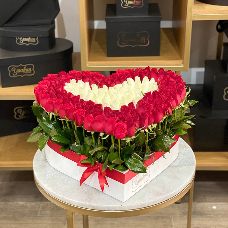 200 rosas en caja corazón blanco & rojo jardín grande