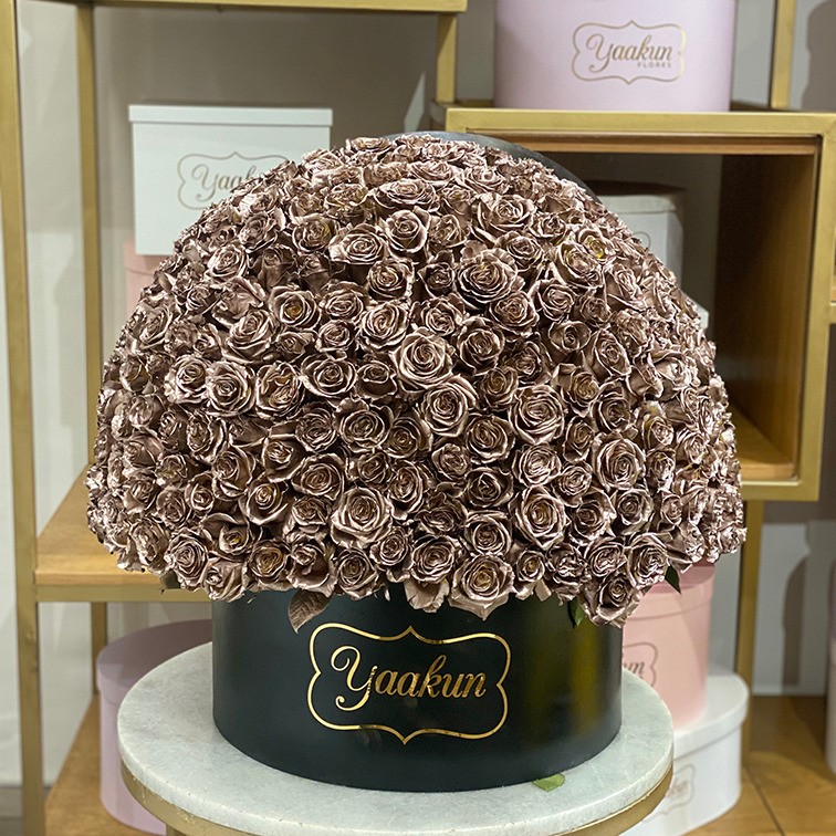 350 ROSAS EN CAJA REDONDA NEGRA SEMI ESFERA GOLD ROSE