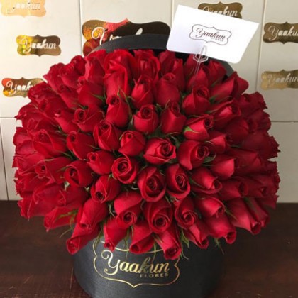 150 rosas en caja redonda especial amor - Yaakun Flores