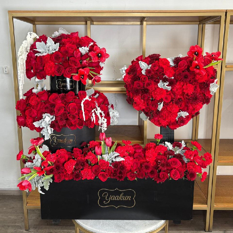 Arreglo doble piso en tonos rojos & tintos