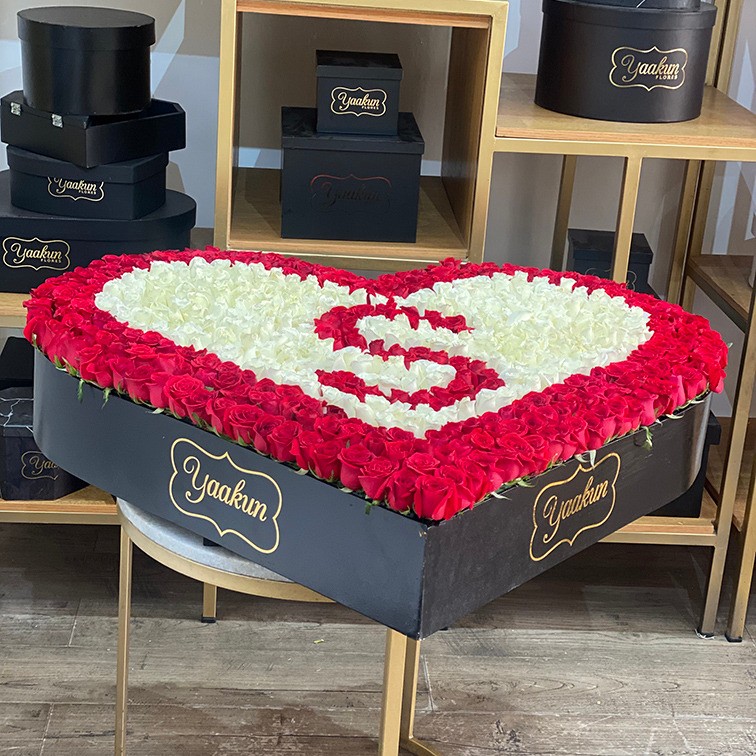 Caja corazón con 600 rosas
