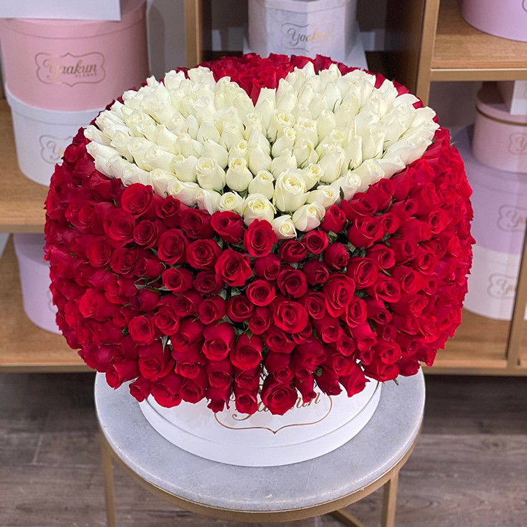 Caja mediana blanca circular de 500 rosas maxi esfera mi amor