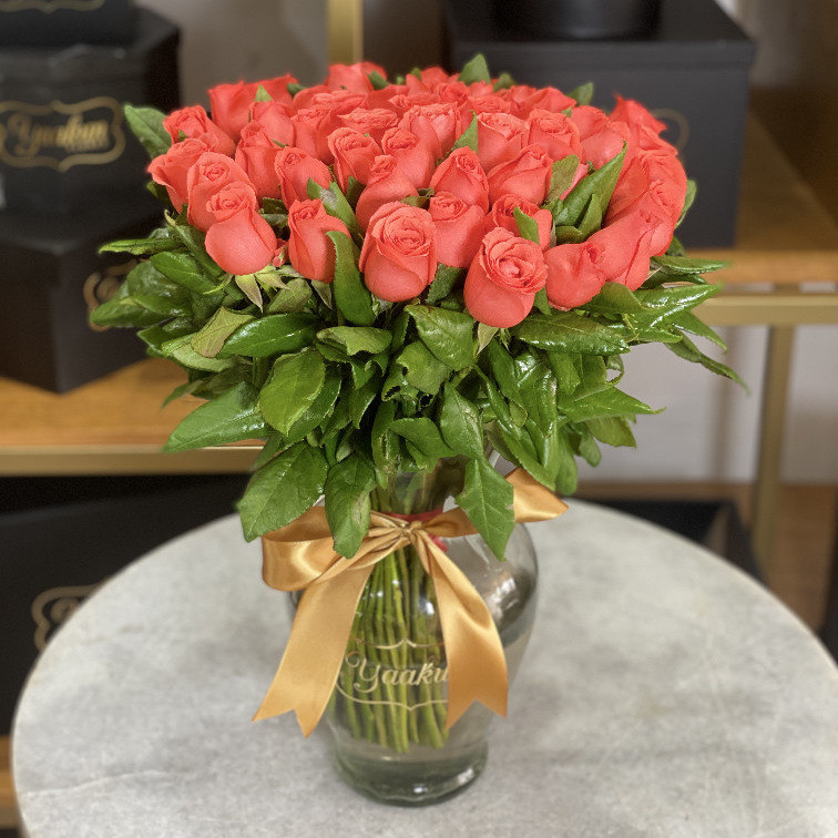 Jarrón de 50 rosas naranjas