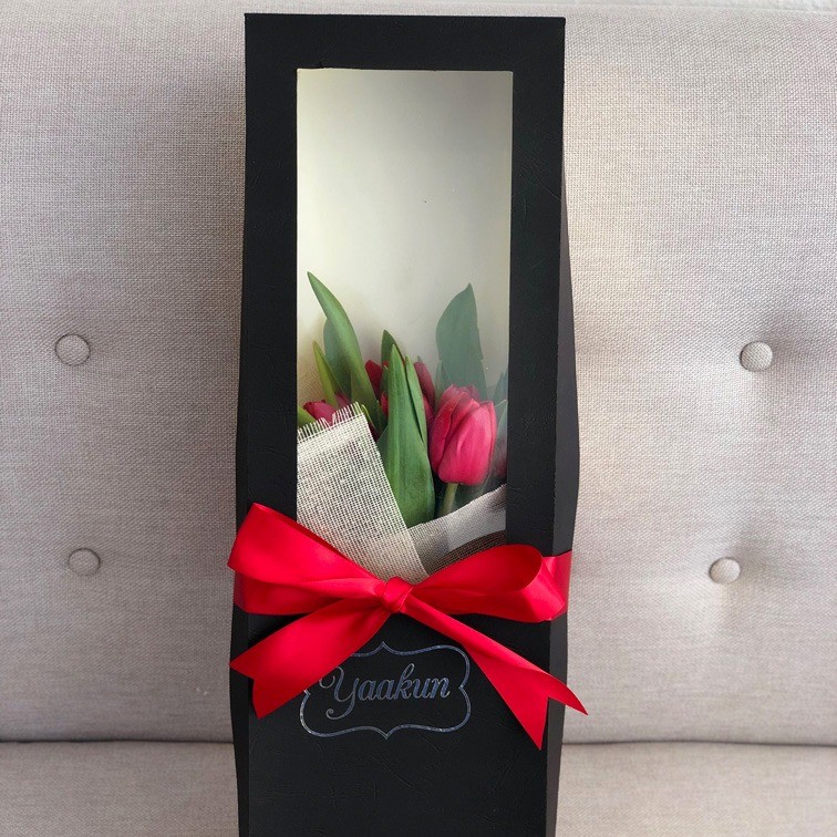 Ramo de 10 tulipanes rojos en caja yaakun classic