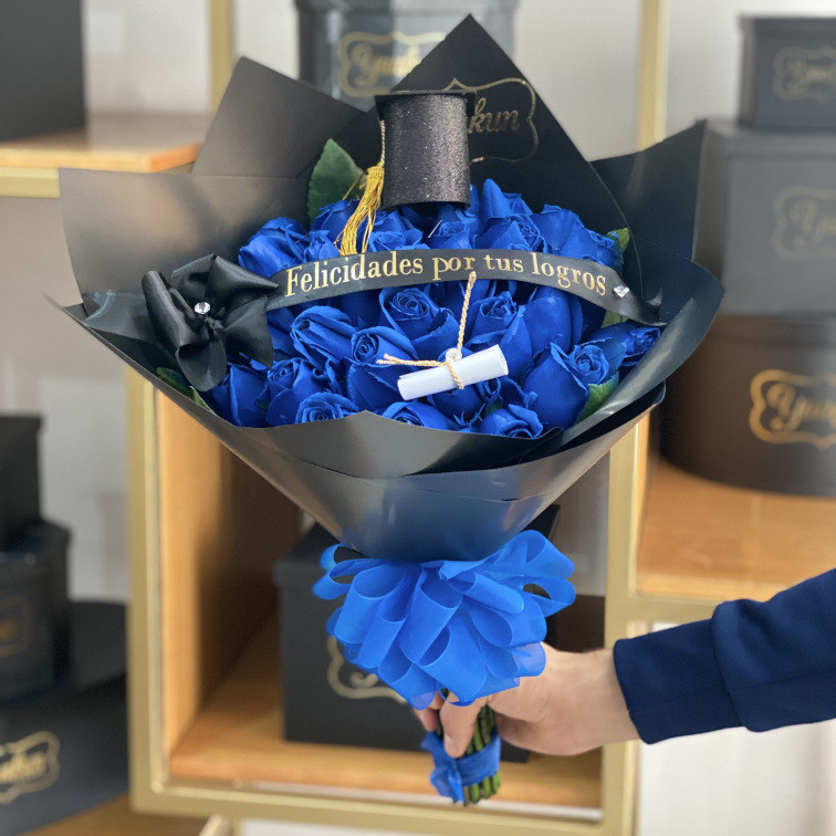 Ramo de 36 rosas azules congratulations papel negro