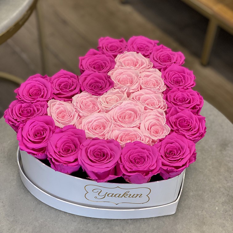 Rosas eternas en caja blanca corazon  fucsia & rosa