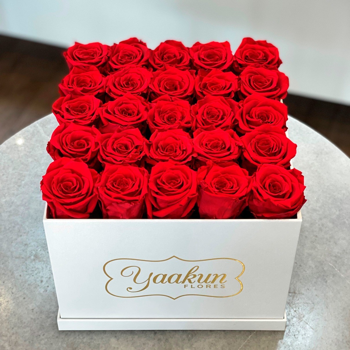Rosas eternas en caja cuadrada rosas rojas
